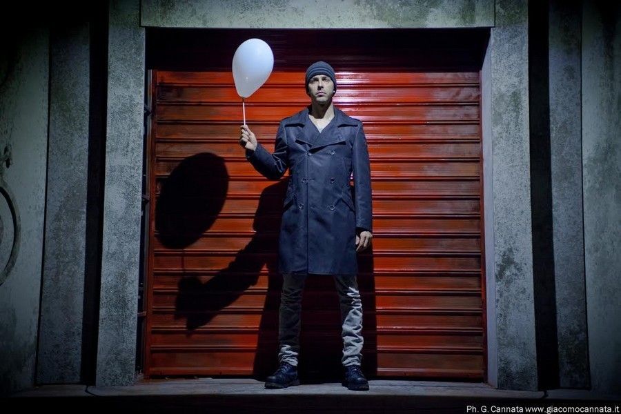 Standing, Balloon, Flash photography, Kitchen utensil, 