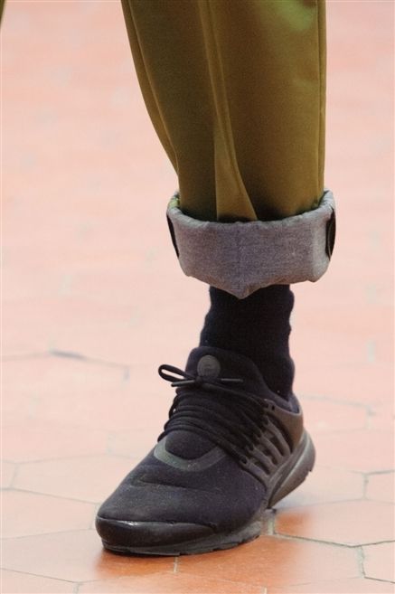Khaki, Grey, Athletic shoe, Beige, Walking shoe, Outdoor shoe, Synthetic rubber, Natural material, Shadow, Strap, 