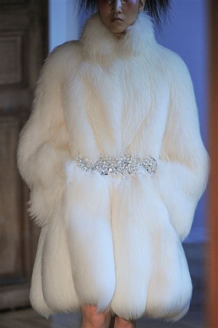 Skin, Textile, Fur clothing, Natural material, Fashion, Animal product, Fur, Beige, Costume accessory, Street fashion, 