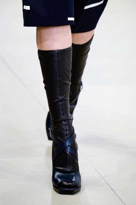 Textile, Human leg, Joint, Boot, Knee, Fashion, Leather, Street fashion, Knee-high boot, Fashion design, 