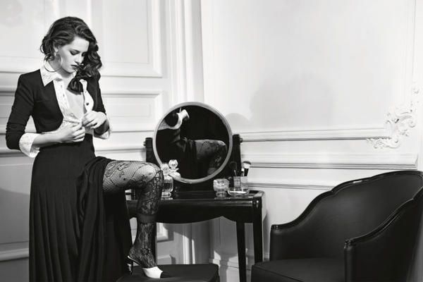 Style, Sitting, Black-and-white, Lamp, Armrest, 