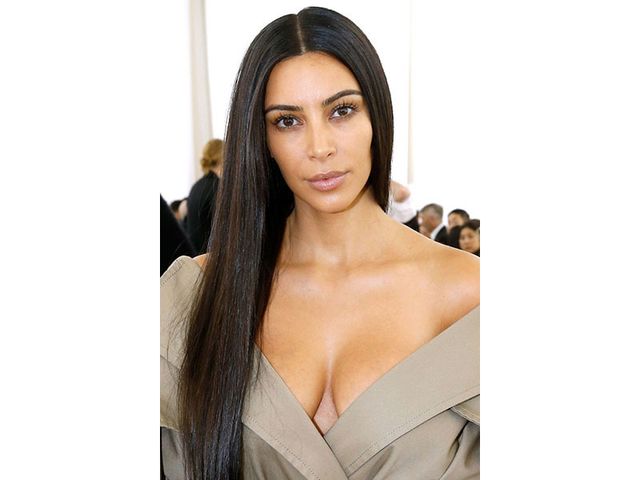Kim-Kardashian-per-la-prima-volta-senza-trucco-alla-sfilata-di-Balenciaga
