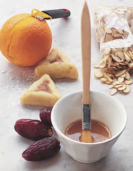 Food, Ingredient, Produce, Amber, Orange, Natural foods, Kitchen knife, Kitchen utensil, Citrus, Flowering plant, 