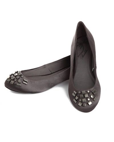 Footwear, Shoe, Black, Ballet flat, Grey, Musical instrument accessory, Natural material, Synthetic rubber, Silver, Dress shoe, 