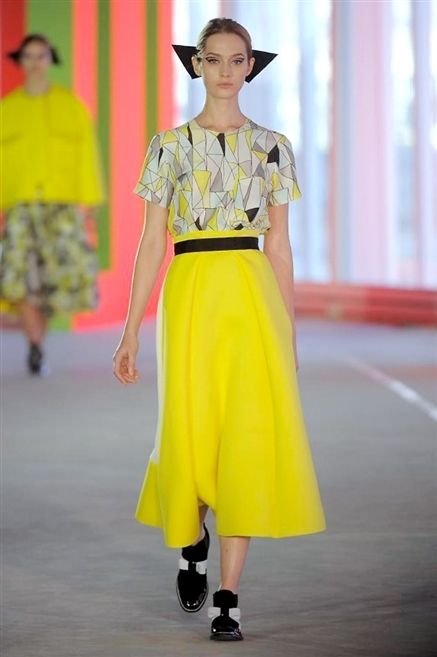 Footwear, Yellow, Hat, Shoulder, Fashion show, Textile, Joint, Style, Waist, Runway, 