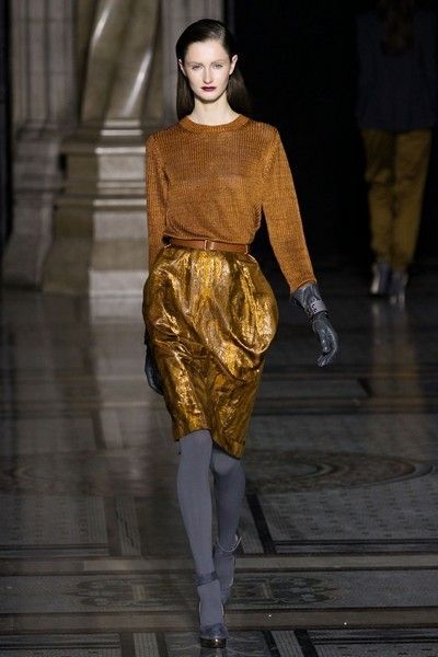 Brown, Sleeve, Shoulder, Textile, Joint, Fashion show, Style, Waist, Fashion model, Runway, 