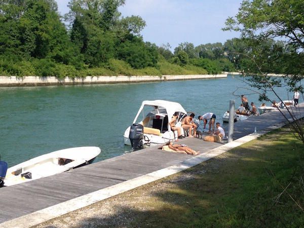 Watercraft, Water, Waterway, Tree, Bank, Boat, Boats and boating--Equipment and supplies, Channel, Skiff, Lake, 
