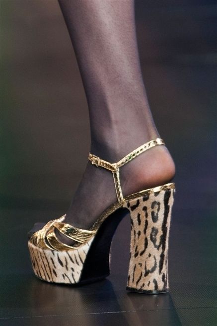 Human leg, High heels, Joint, Sandal, Foot, Fashion, Tan, Beige, Close-up, Toe, 