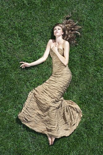 Human, People in nature, Gown, Dress, One-piece garment, Day dress, Costume design, Waist, Fashion model, Model, 