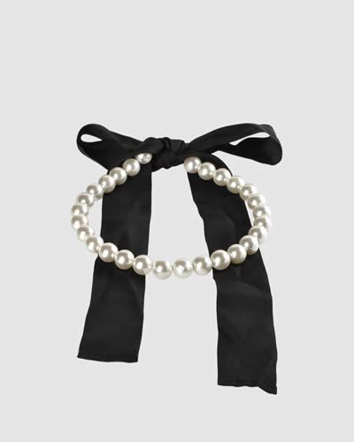 White, Fashion accessory, Style, Black, Natural material, Jewellery, Costume accessory, Earrings, Body jewelry, Chain, 