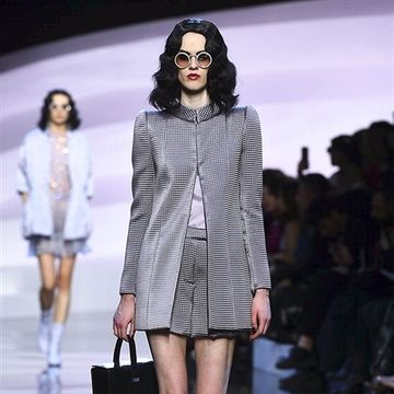 Leg, Shoulder, Fashion show, Outerwear, Runway, Fashion model, Style, Bag, Knee, Street fashion, 