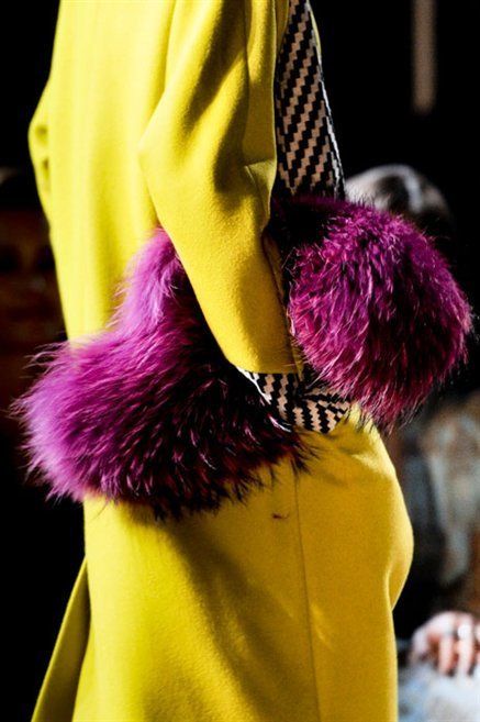 Yellow, Textile, Magenta, Purple, Costume accessory, Violet, Fur, Natural material, Costume, Knot, 