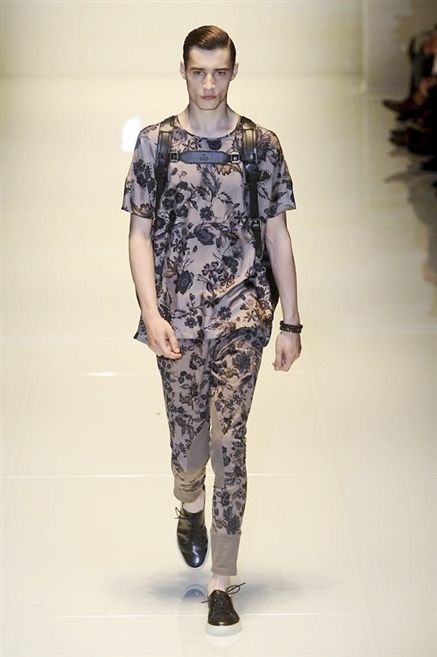 Sleeve, Shoulder, Camouflage, Joint, Fashion show, Style, Pattern, Fashion model, Waist, Runway, 