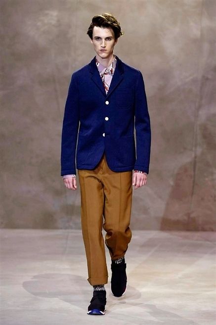 Collar, Sleeve, Trousers, Shoulder, Joint, Outerwear, Standing, Fashion show, Style, Formal wear, 