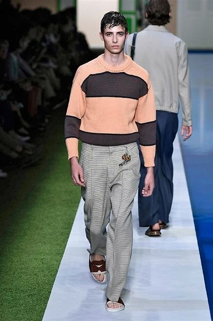 Brown, Trousers, Human body, Fashion show, Shoulder, Joint, Waist, Runway, Style, Fashion model, 