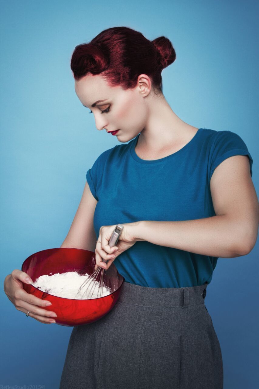 Ear, Shoulder, Red, Ingredient, Style, Cuisine, Red hair, Bowl, Recipe, Waist, 