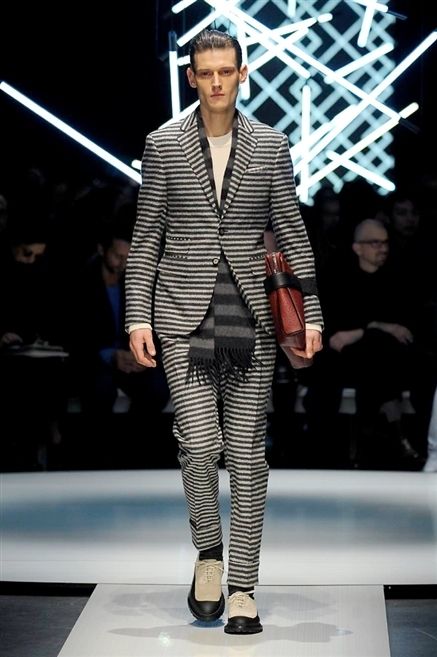 Trousers, Shoulder, Fashion show, Outerwear, Coat, Runway, Style, Fashion model, Blazer, Suit, 