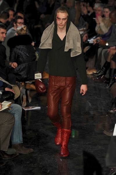 Footwear, Leg, Brown, Trousers, Textile, Joint, Outerwear, Jacket, Fashion show, Style, 