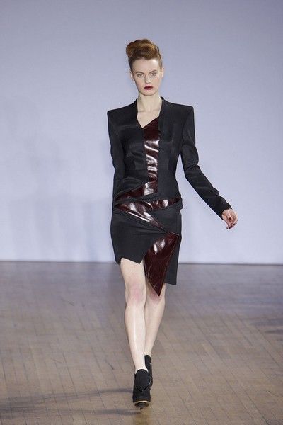 Clothing, Sleeve, Collar, Human body, Shoulder, Fashion show, Joint, Outerwear, Coat, Floor, 