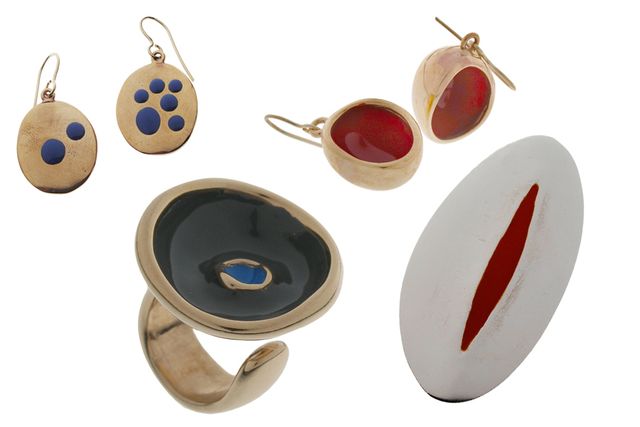 Carmine, Circle, Metal, Earrings, Coquelicot, Natural material, Oval, Craft, 