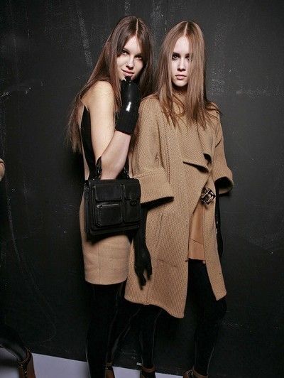 Clothing, Brown, Sleeve, Human body, Joint, Outerwear, Bag, Style, Knee, Fashion, 
