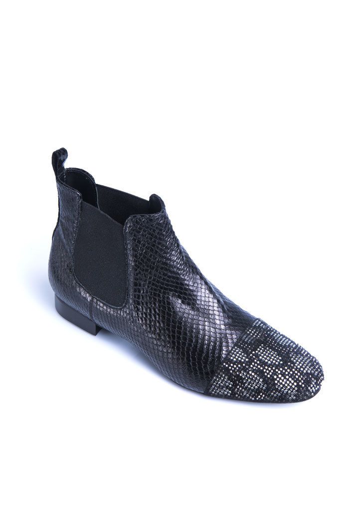 Grey, Dress shoe, Leather, Fashion design, Synthetic rubber, Ballet flat, Walking shoe, 