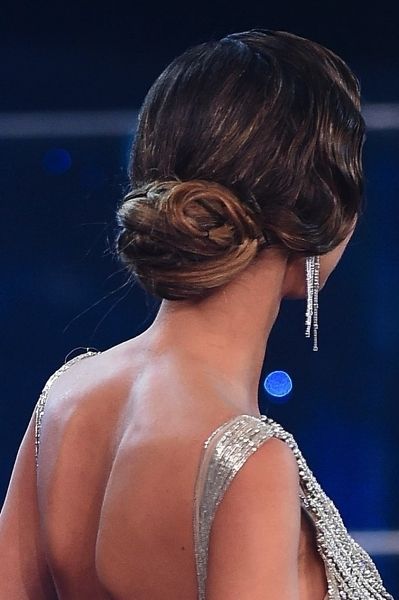 Hairstyle, Shoulder, Joint, Jewellery, Earrings, Style, Back, Body jewelry, Neck, Brown hair, 