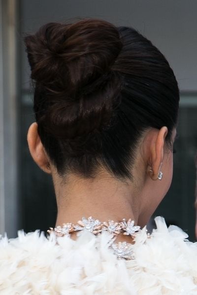 Hair, Ear, Hairstyle, Earrings, Style, Fashion accessory, Fashion, Neck, Body piercing, Natural material, 