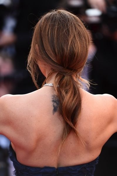 Hairstyle, Shoulder, Joint, Back, Style, Long hair, Neck, Earrings, Brown hair, Blond, 