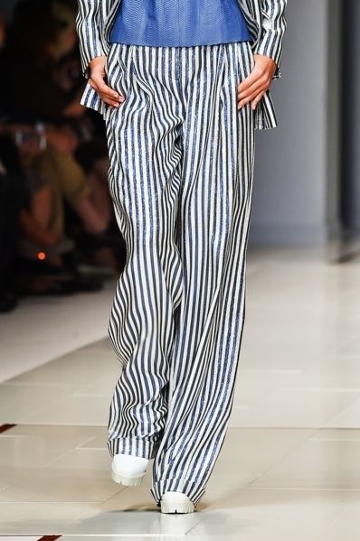 Blue, Sleeve, Shoulder, Fashion show, Joint, Runway, Style, Floor, Pattern, Fashion, 