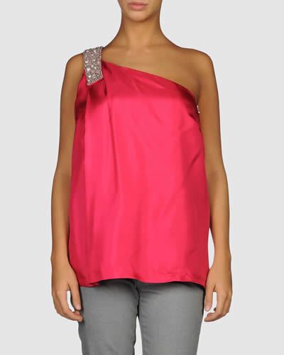 Sleeve, Shoulder, Standing, Waist, Joint, Red, Elbow, Magenta, Fashion, Neck, 