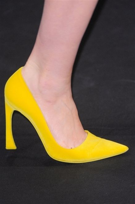 Footwear, Yellow, Joint, High heels, Fashion, Tan, Basic pump, Black, Close-up, Foot, 