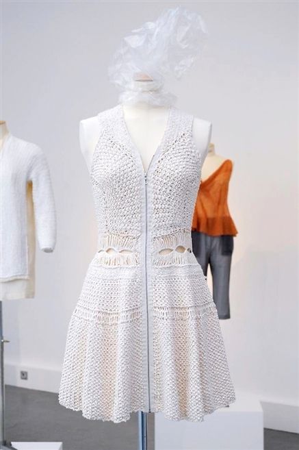 Sleeve, Textile, Mannequin, Pattern, One-piece garment, Formal wear, Dress, Fashion, Grey, Day dress, 