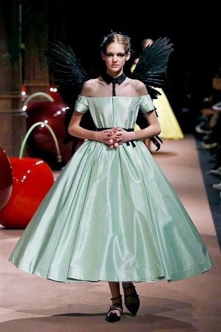 Dress, Angel, Wing, Formal wear, Costume design, One-piece garment, Fashion, Youth, Gown, Fictional character, 