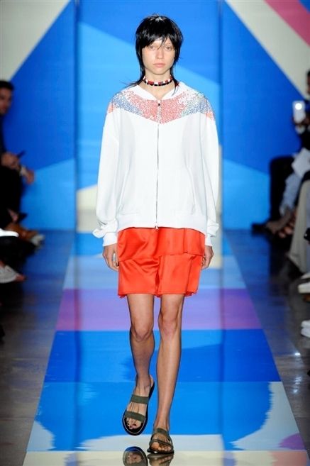 Blue, Human leg, Shoulder, Fashion show, Joint, Outerwear, Runway, Jewellery, Style, Knee, 