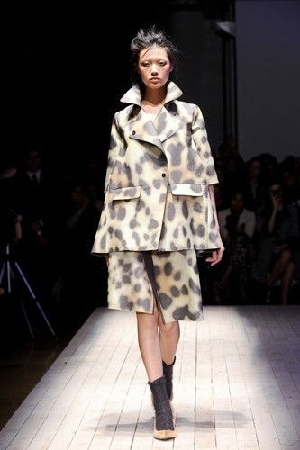 Clothing, Shoulder, Fashion show, Joint, Outerwear, Runway, Fashion model, Style, Dress, Street fashion, 