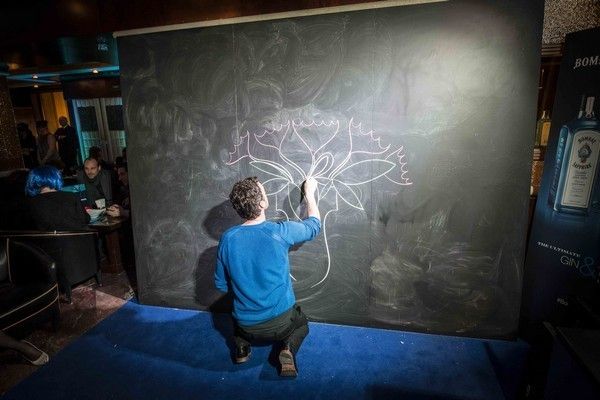Blackboard, Chalk, Artist, Majorelle blue, Space, Visual arts, Handwriting, 