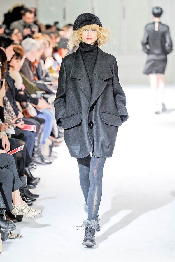 Clothing, Footwear, Human, Leg, Sleeve, Winter, Fashion show, Textile, Joint, Outerwear, 