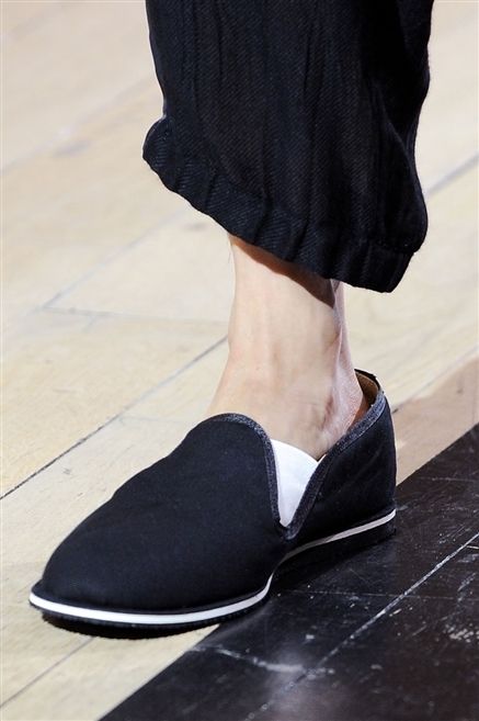 Human leg, Textile, Style, Fashion, Black, Grey, Close-up, Foot, Costume accessory, Ankle, 