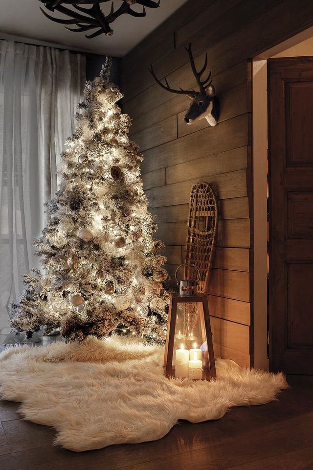 Wood, Lighting, Interior design, Room, Ceiling, Interior design, Light, Antler, Door, Christmas tree, 