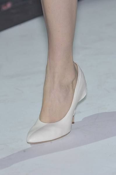 Human leg, Joint, Foot, Grey, Beige, Dancing shoe, Ankle, Bridal shoe, Toe, Silver, 