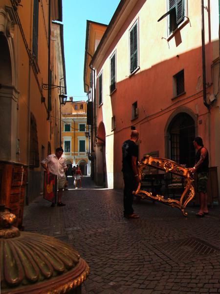 Window, Human body, Neighbourhood, Town, Street, Cobblestone, Woodwind instrument, Alley, Tradition, Wind instrument, 