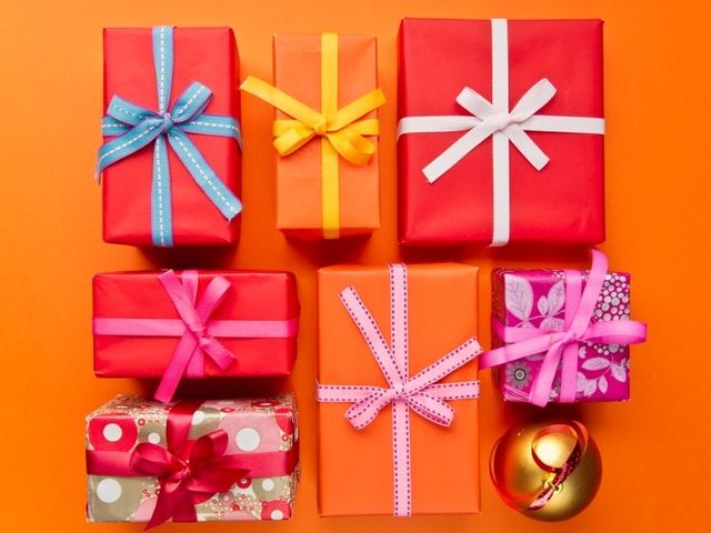 Pattern, Ribbon, Paper product, Material property, Present, Craft, Paper, Symbol, Gift wrapping, Party favor, 