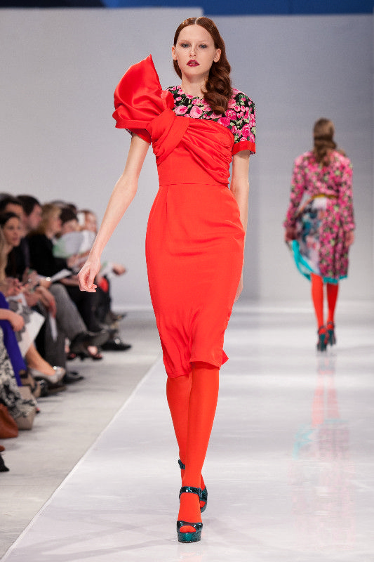 Clothing, Footwear, Fashion show, Leg, Event, Runway, Shoulder, Joint, Outerwear, Red, 