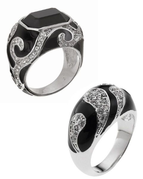 Jewellery, Fashion accessory, Ring, Pre-engagement ring, Body jewelry, Engagement ring, Natural material, Metal, Diamond, Fashion, 