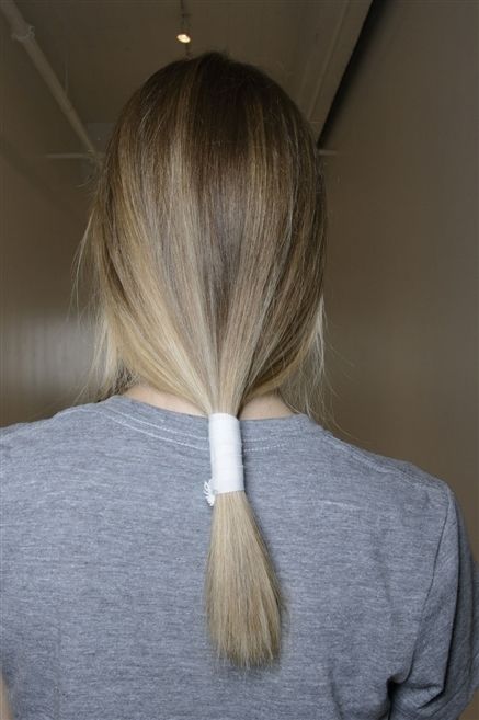Brown, Hairstyle, Shoulder, Textile, Style, Long hair, Blond, Fashion, Neck, Brown hair, 