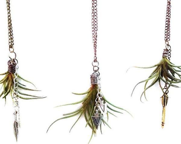 Leaf, Natural material, Fashion accessory, Jewellery, Metal, Body jewelry, Feather, Earrings, Silver, Craft, 