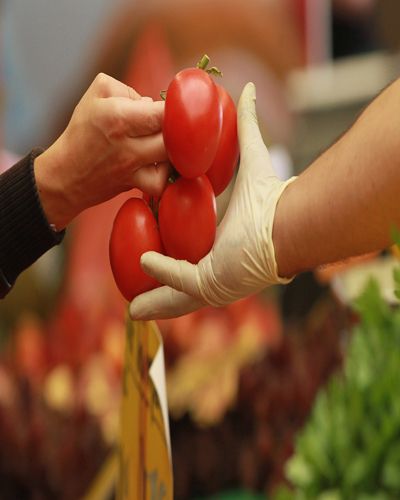 Finger, Tomato, Vegan nutrition, Local food, Produce, Food, Ingredient, Whole food, Natural foods, Fruit, 