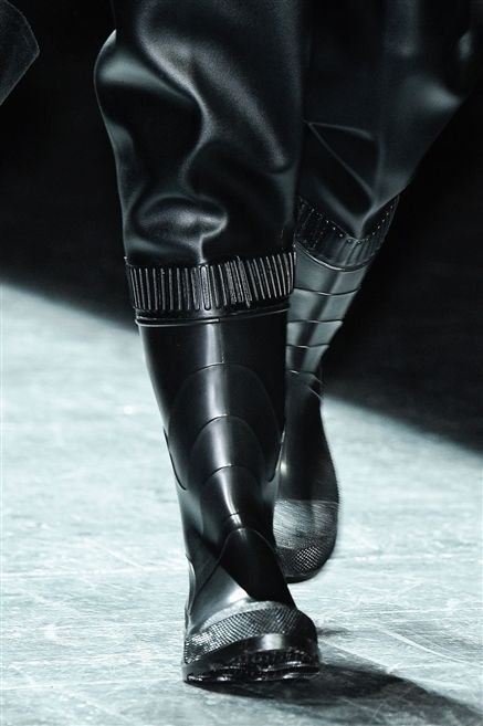 Human leg, Black, Leather, Tights, Knee-high boot, Latex, Latex clothing, Silver, Boot, Costume accessory, 