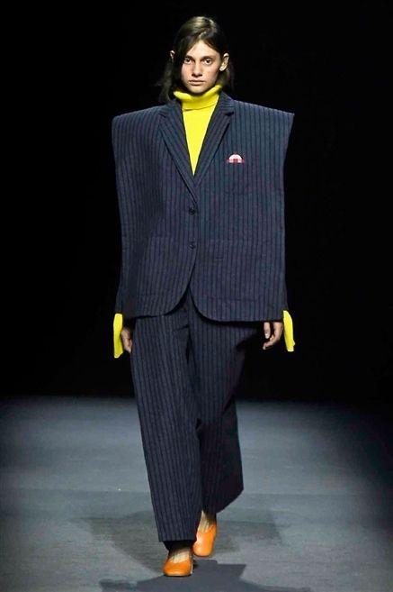 Yellow, Collar, Sleeve, Human body, Dress shirt, Coat, Standing, Outerwear, Formal wear, Suit trousers, 